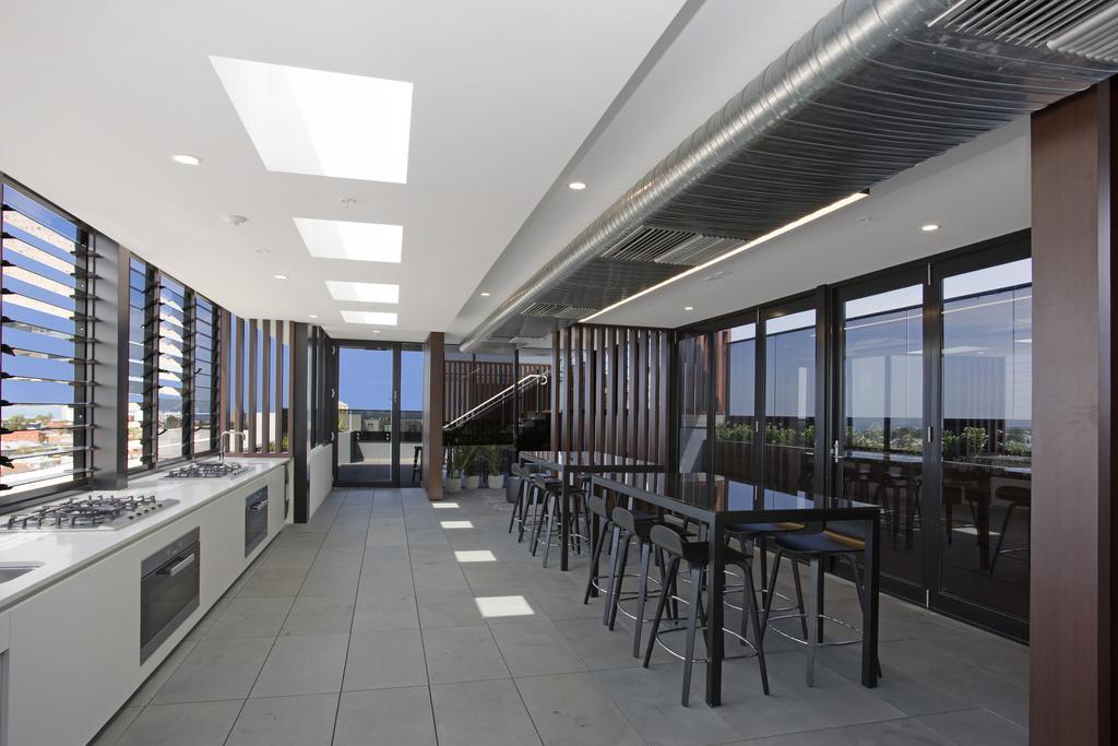 ☆ Heart Of St Kilda ☆ Infinity Pool+Parking+Wifi Leilighet Melbourne Eksteriør bilde
